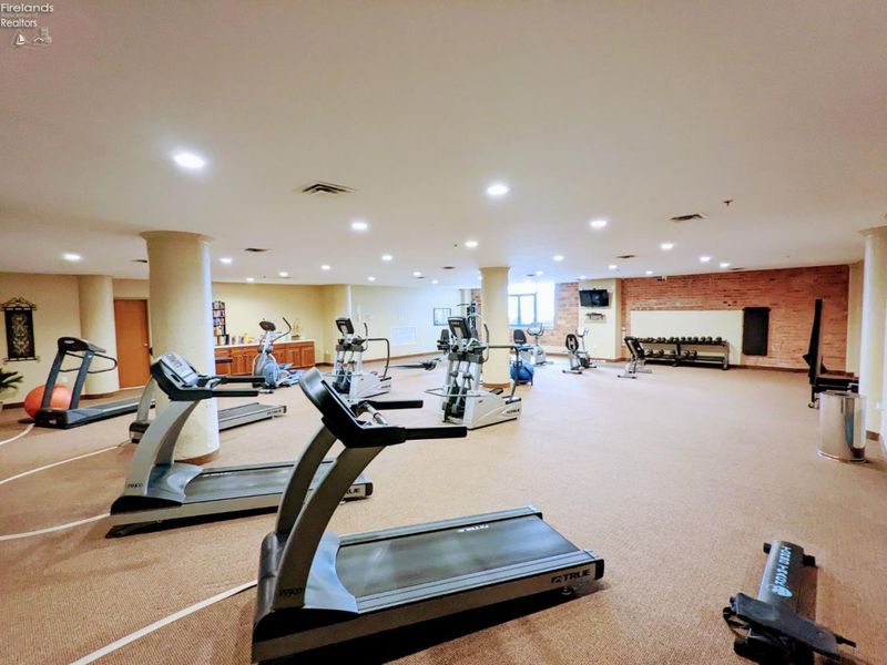 401 W SHORELINE Drive, Unit 109, Sandusky, OH 44870 Photo 9