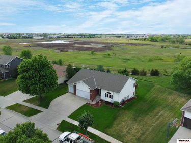 3330 Prairieview Drive , Lincoln, NE 68504