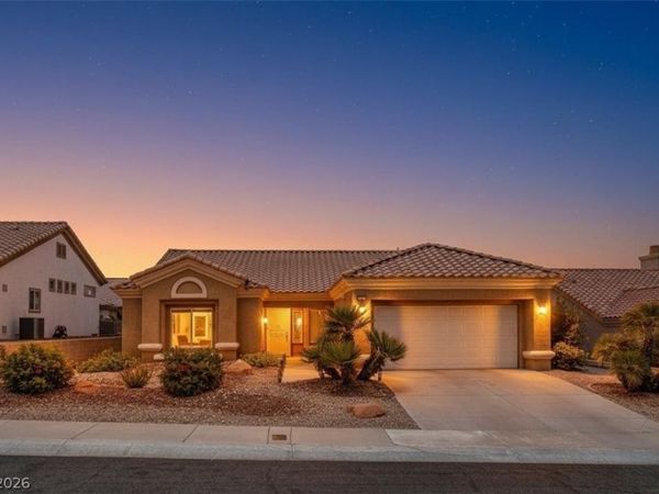10128 Cresent Creek Drive, Las Vegas, NV 89134