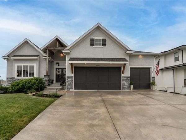 25215 W 92nd Street, Lenexa, KS 66227