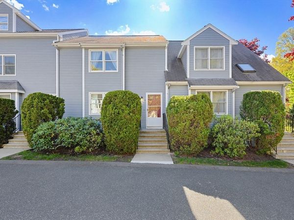 11 Pinecrest Village, Unit 11, Hopkinton, MA 01748