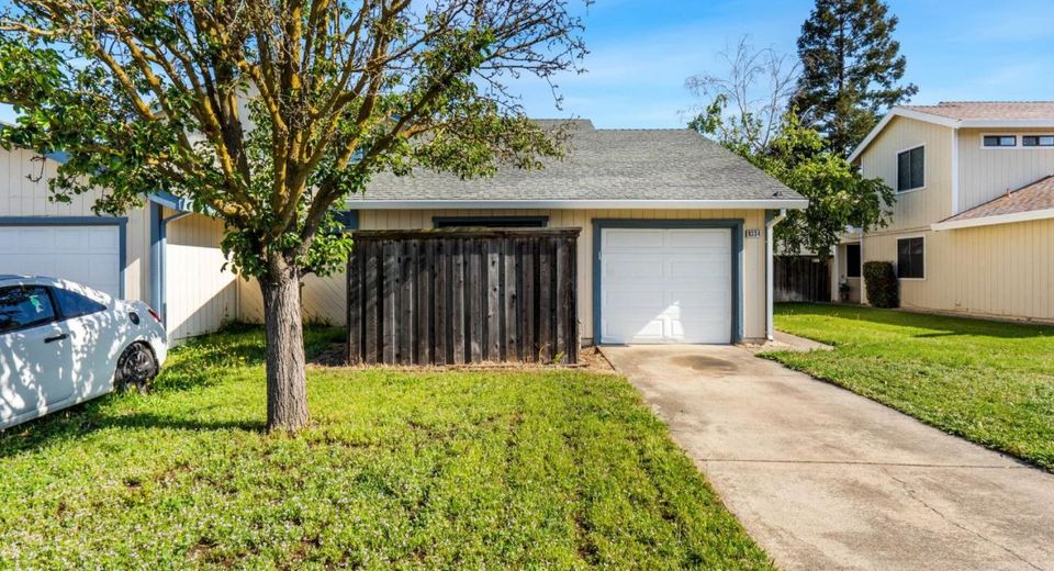 9334 Aizenberg Cir, Elk Grove, CA 95624 Photo