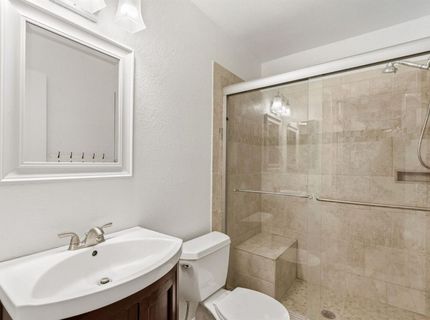 9334 Aizenberg Cir, Elk Grove, CA 95624 Photo