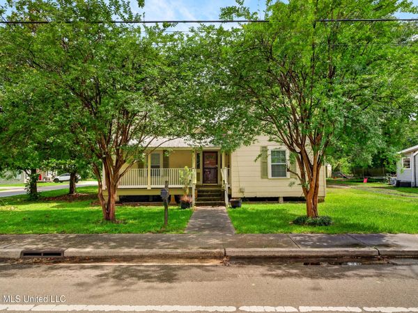 522 E Canal Street, Picayune, MS 39466