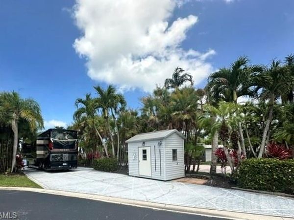 1408 Pearl Lake PT, NAPLES, FL 34114