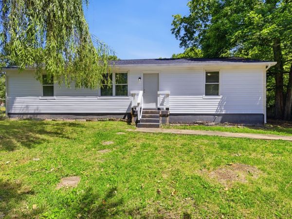 353 Dupuis Dr , Clarksville, TN 37042