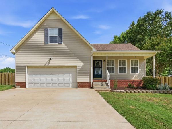104 Creekview Dr, Columbia, TN 38401