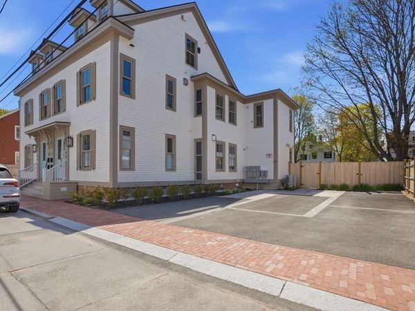 8 Milk Street, Unit B, Newburyport, MA 01950