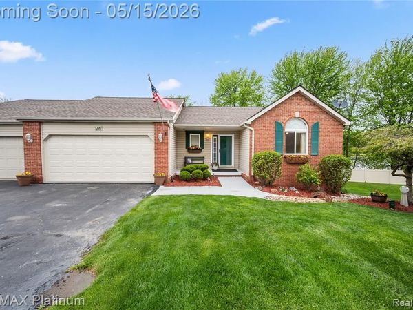 1270 Crystal Pointe Circle, Fenton Twp, MI 48430