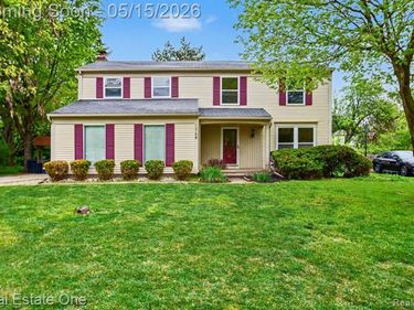 1749 Freemont Drive, Troy, MI 48098