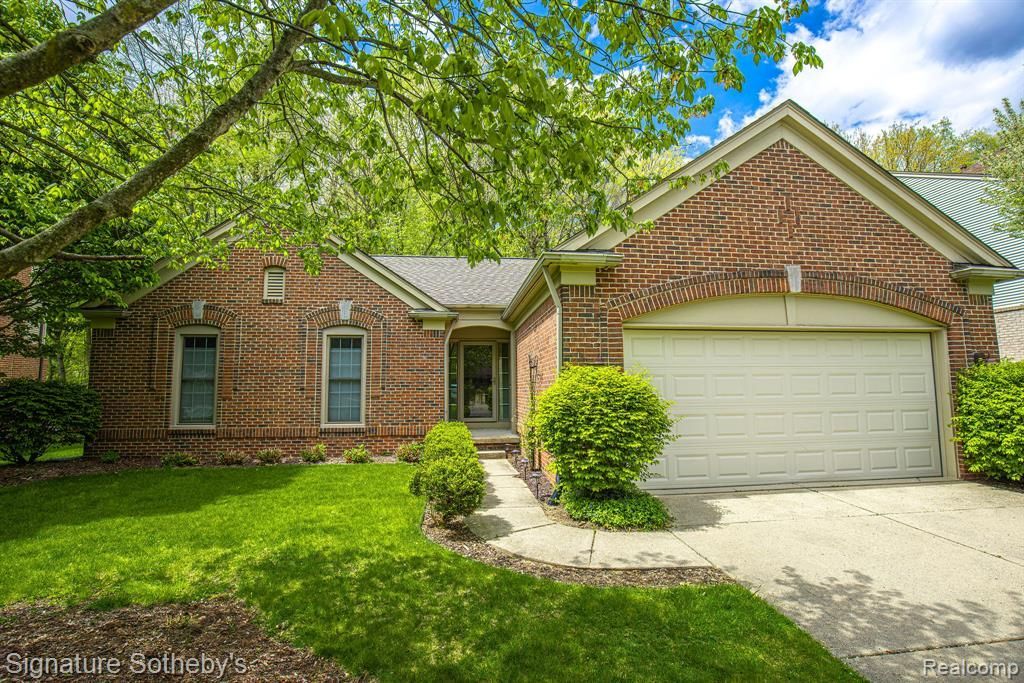 2668 Aubrey Drive, Lake Orion Vlg, MI 48360 Main Photo