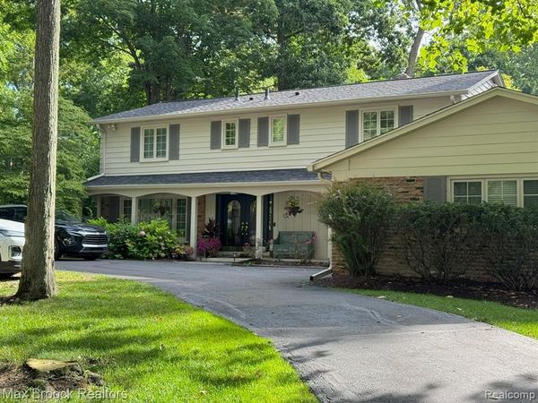 32744 White Oaks Trail , Beverly Hills Vlg, MI 48025