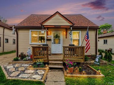 27311 Ridgewood Street, Roseville, MI 48066