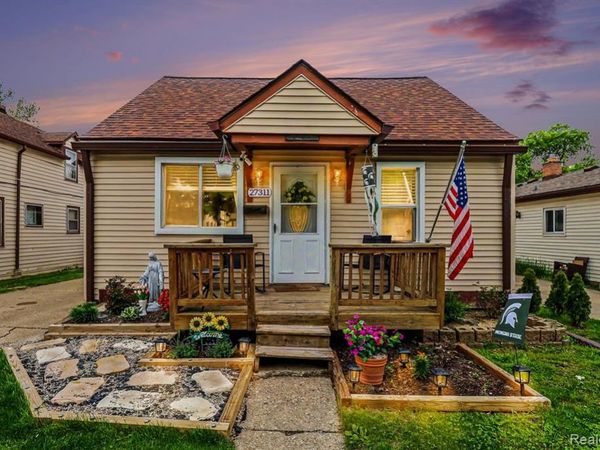 27311 Ridgewood Street, Roseville, MI 48066