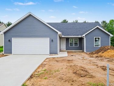 2423 Whisper ridge Drive, Burton, MI 48507