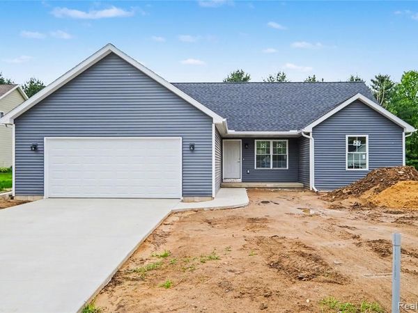 2423 Whisper ridge Drive, Burton, MI 48507