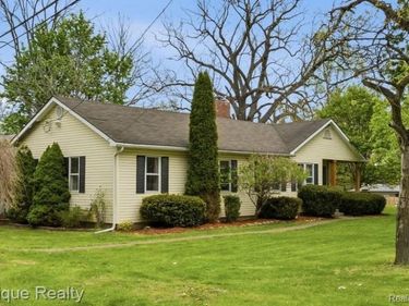 2371 32 Mile Road, Bruce Twp, MI 48065