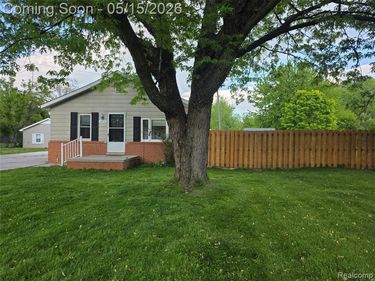16697 Helen Street, Southgate, MI 48195