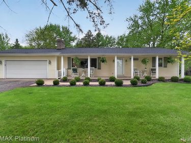 139 Edgemont Drive, Howell Twp, MI 48855
