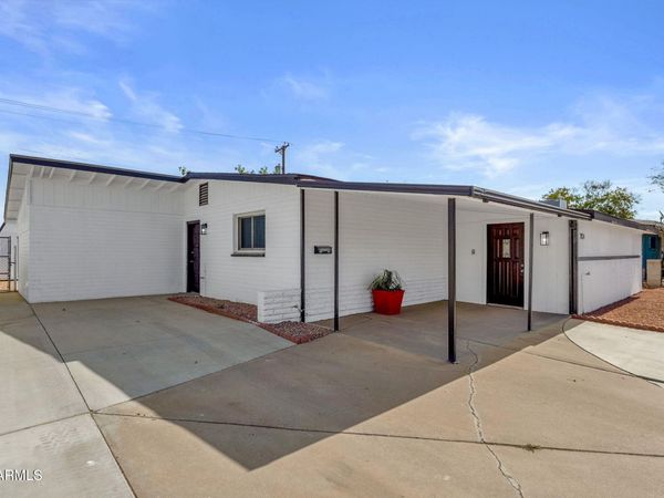 7824 W MITCHELL Drive, Phoenix, AZ 85033