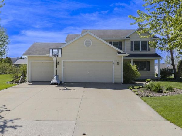 1411 Wedgewood DRIVE, Watertown, WI 53098