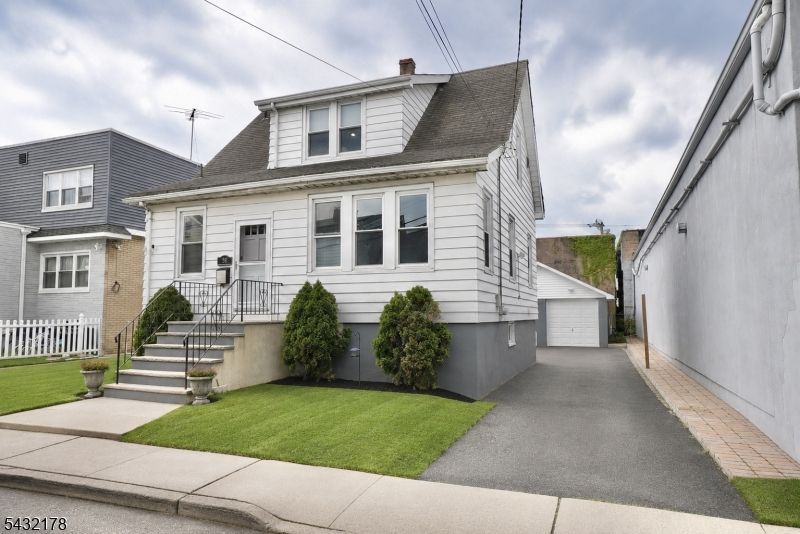 58 Sidney St, Lodi, NJ 07644 Main Photo
