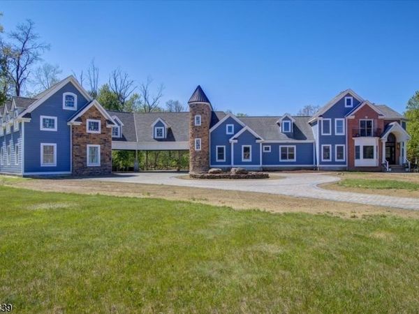 15 Spring Hunter Ct, Green, NJ 07821