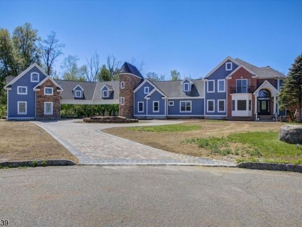 15 Spring Hunter Ct, Green, NJ 07821