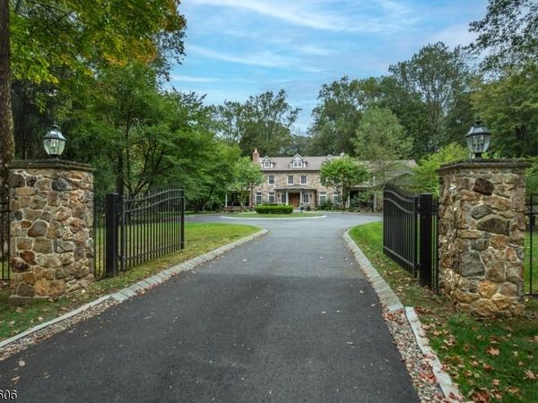 5 Burnett Rd, Mendham, NJ 07945
