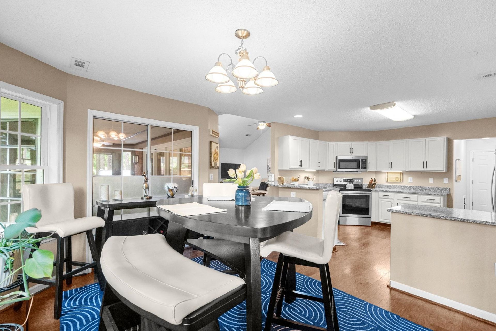 3119 Michelle Ct. Photo 10