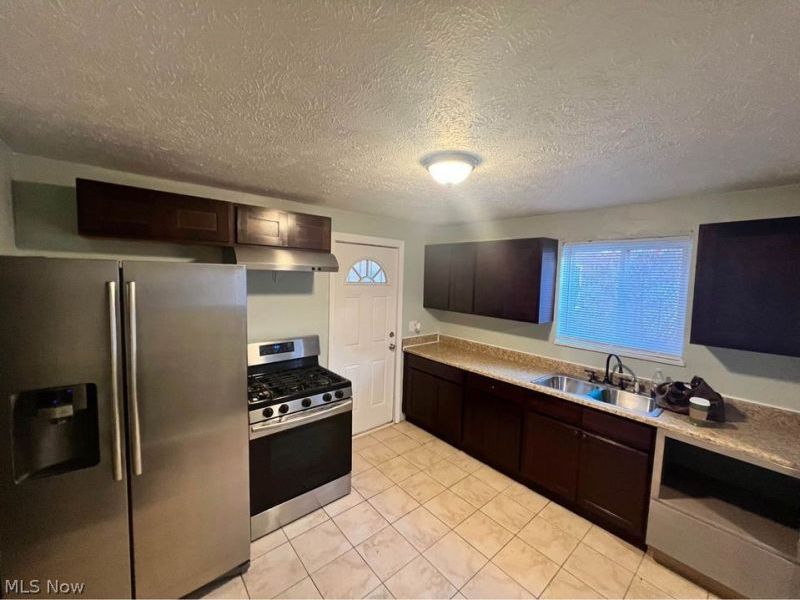 23755 Banbury Circle, Warrensville Heights, OH 44128 Photo 2