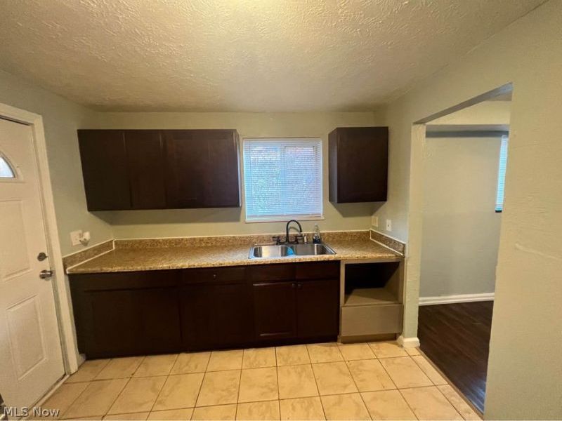 23755 Banbury Circle, Warrensville Heights, OH 44128 Photo 8