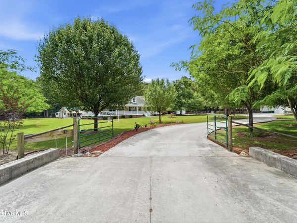 295 Mayberry Lane , Richlands, NC 28574