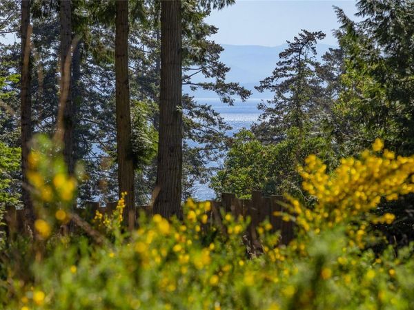 2613 Shoal Rd , Pender Island, BC V0N 2M2