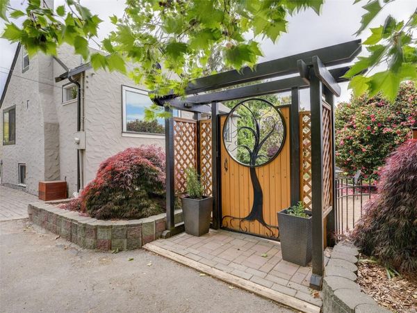 164 St. Giles St, View Royal, BC V8Z 6Y6
