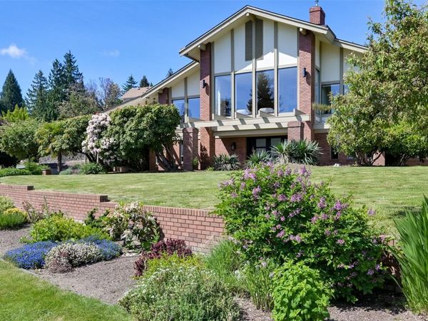 8798 Forest Park Dr , North Saanich, BC V8L 5A8