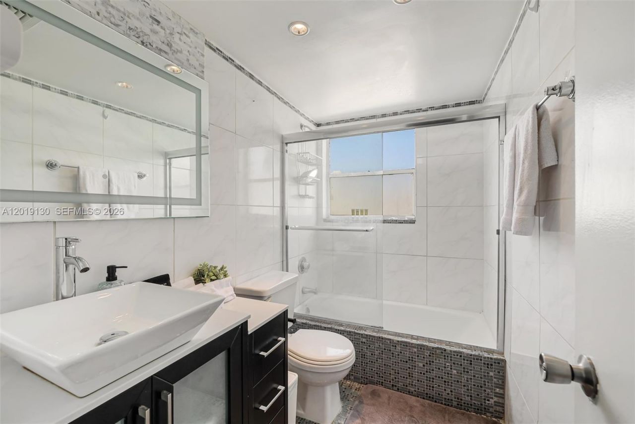 1881 Washington Ave , Unit 4B, Miami Beach, FL 33139 Photo