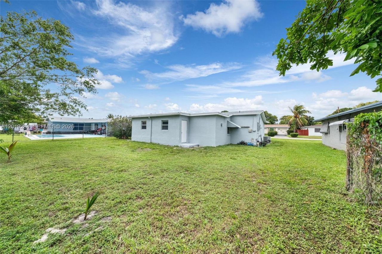 3337 NW 23rd Ct, Lauderdale Lakes, FL 33311 Photo