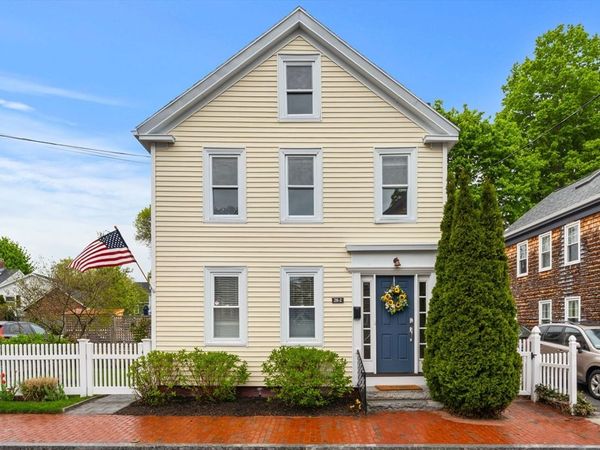 28 Dove St, Unit 2, Newburyport, MA 01950
