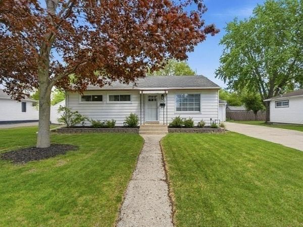 1517 N Bel Ayr Dr, Waukesha, WI 53188