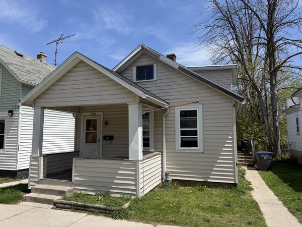 1439 S 10th St, Sheboygan, WI 53081