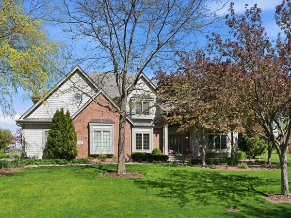 1267 Mary Hill Cir, Hartland, WI 53029
