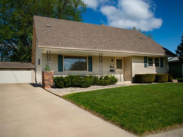1432 Breeze Ter, Racine, WI 53406