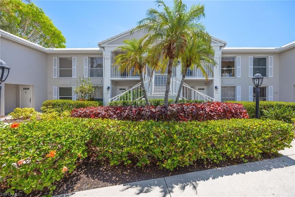 822 Gulf Pavillion Dr, Unit 202, Naples, FL 34108 Photo
