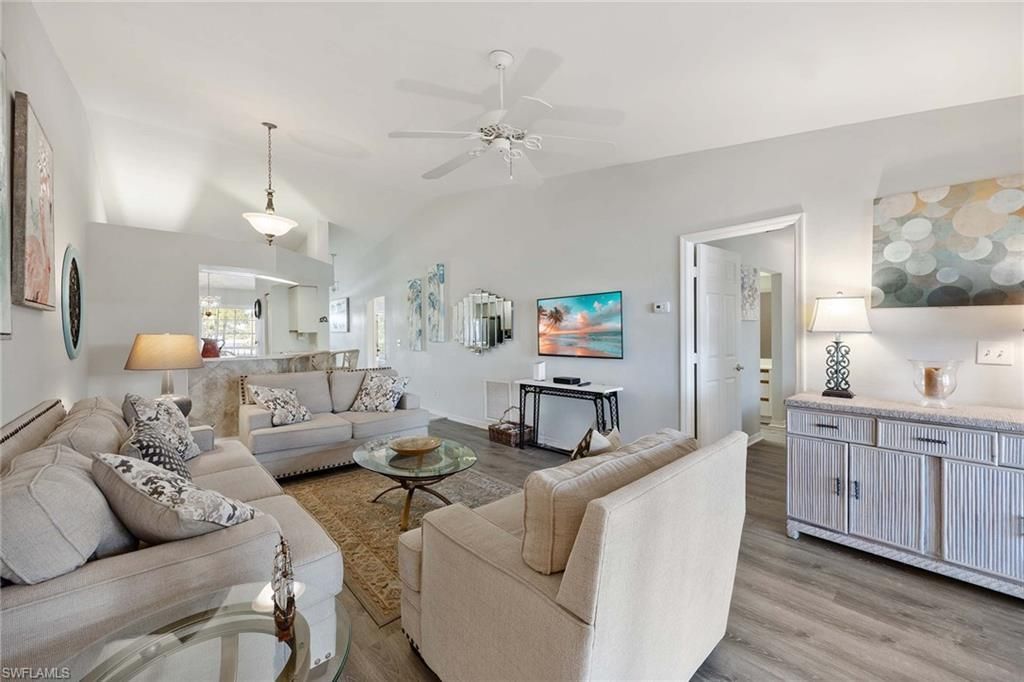 822 Gulf Pavillion Dr, Unit 202, Naples, FL 34108 Photo