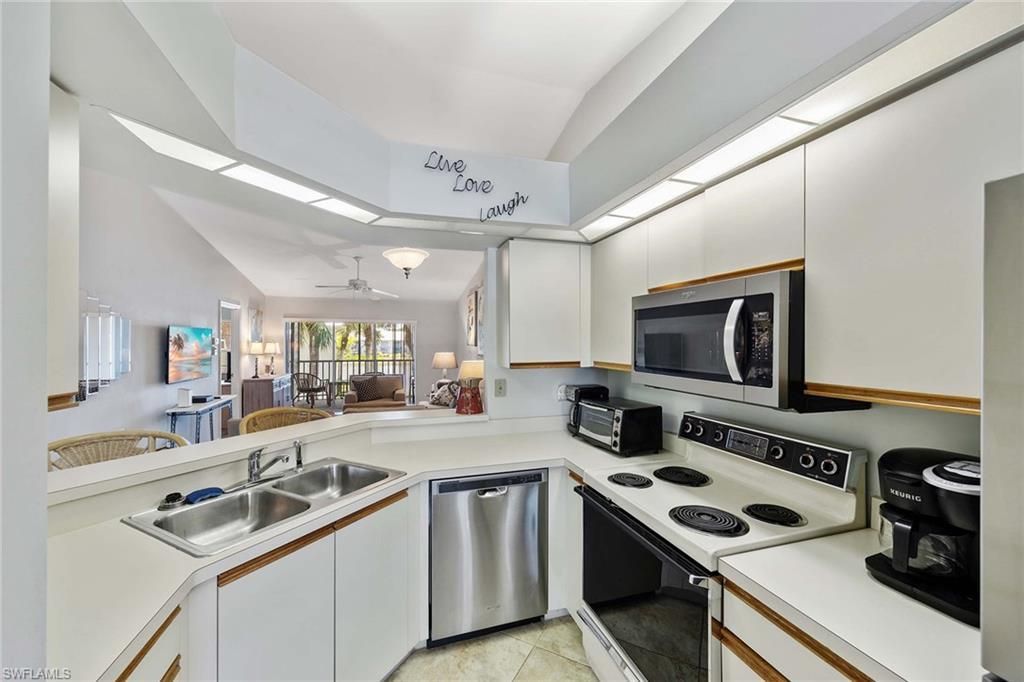 822 Gulf Pavillion Dr, Unit 202, Naples, FL 34108 Photo