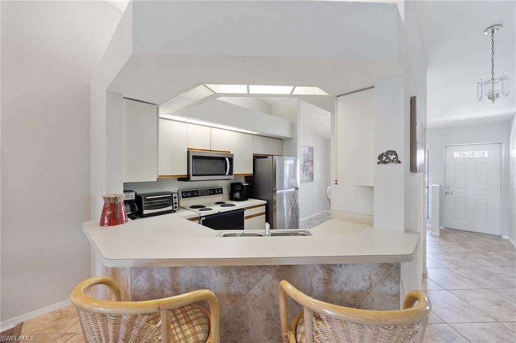 822 Gulf Pavillion Dr, Unit 202, Naples, FL 34108 Photo