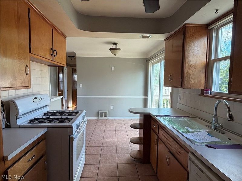 9316 Alexander Road, Garfield Heights, OH 44125 Photo 3