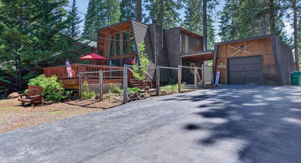 1327 Peninsula Drive, Lake Almanor, CA 96137 Photo
