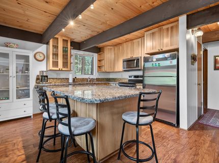 1327 Peninsula Drive, Lake Almanor, CA 96137 Photo